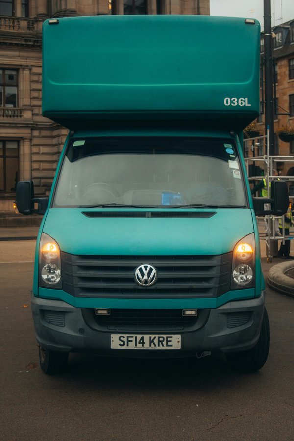 Location utilitaire 20m3 hayon : louez un camion pratique et économique